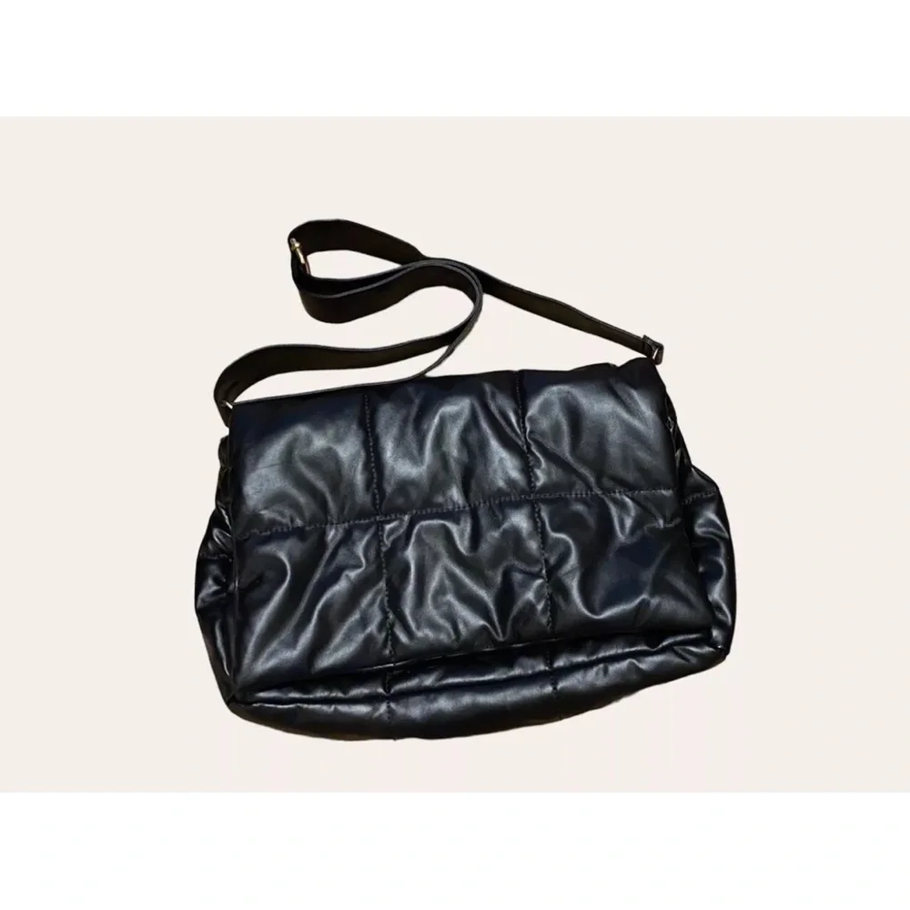 Anthropologie Black Edison Foldover Quilted Shoulder Bag - Picture 4 of 6